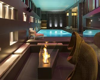 赫里欧皮克 SPA 酒店 - 夏蒙尼-勃朗峰 - 游泳池