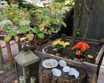 Kits beach garden apartment. PETS+Children Welcome - 温哥华 - 餐馆